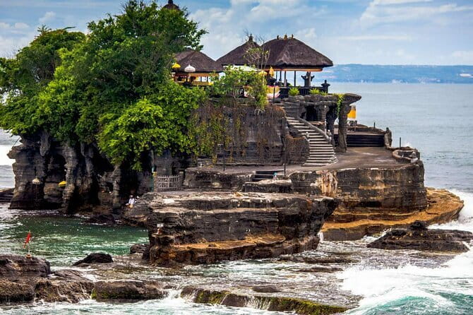 Ubud : Kintamani Downhill Cycling Tour with Lunch - Pura Desa Malet Gusti and a traditional family compound