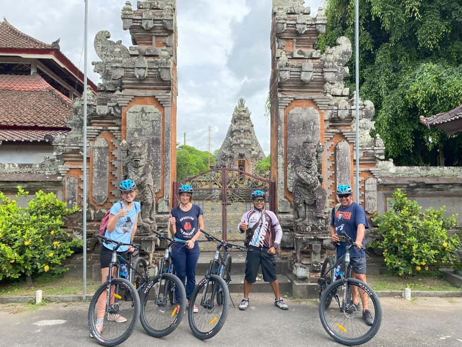 Ubud: Kintamani Downhill Cycling with small group & Private - Temple views and Balinese spiritual life
