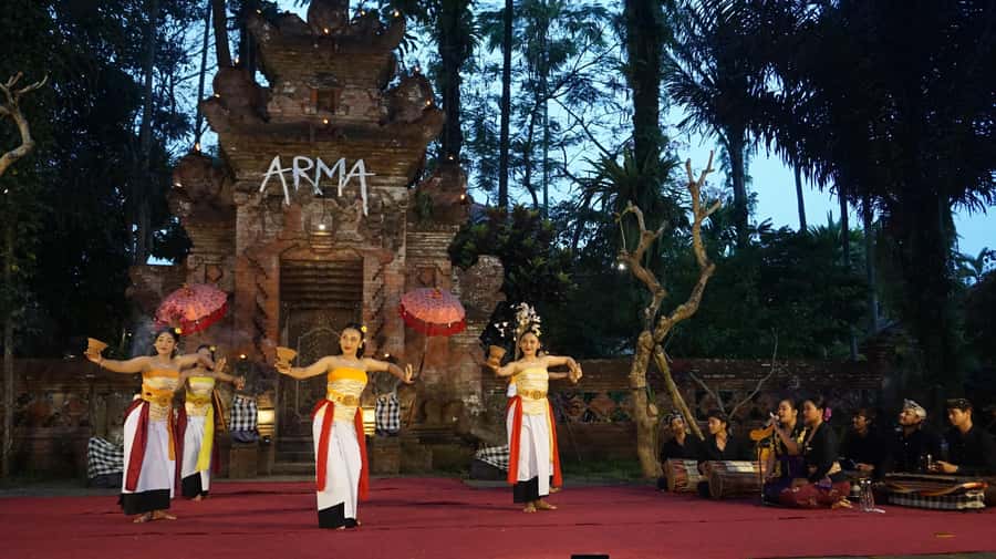 Ubud: Legong Lasem Or Ramayana Ballet Show Ticket - Ramayana Ballet and a larger heroic story