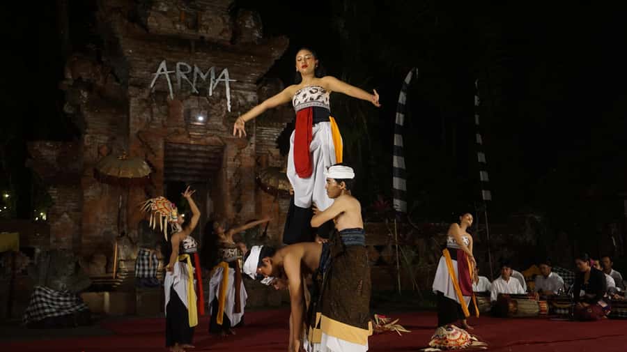 Ubud: Legong Lasem Or Ramayana Ballet Show Ticket - Practical timing, clothing, and weather advice
