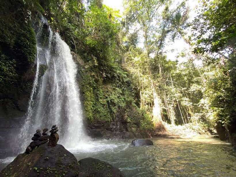 Ubud: Monkey Forest, Temple, Rice Terraces, Hidden Waterfall - Cooling off at Ulu Petanu Waterfall