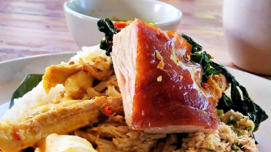 Ubud: Night Market Feast with Balinese Culinary Odyssey - The food guide makes the difference