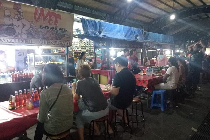 Ubud Night Traditional Market Food Tour - Starting with Balinese cakes and Megibung