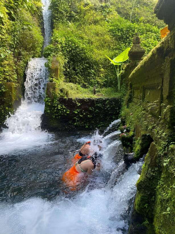 Ubud: Purification Ceremony at Pura Mengening - Wearing Traditional Clothing and Joining the Ceremony