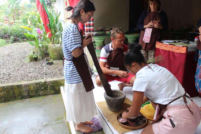 Ubud : Regular or Vegetarian cooking class with market visit - From Ubud Palace to the morning market