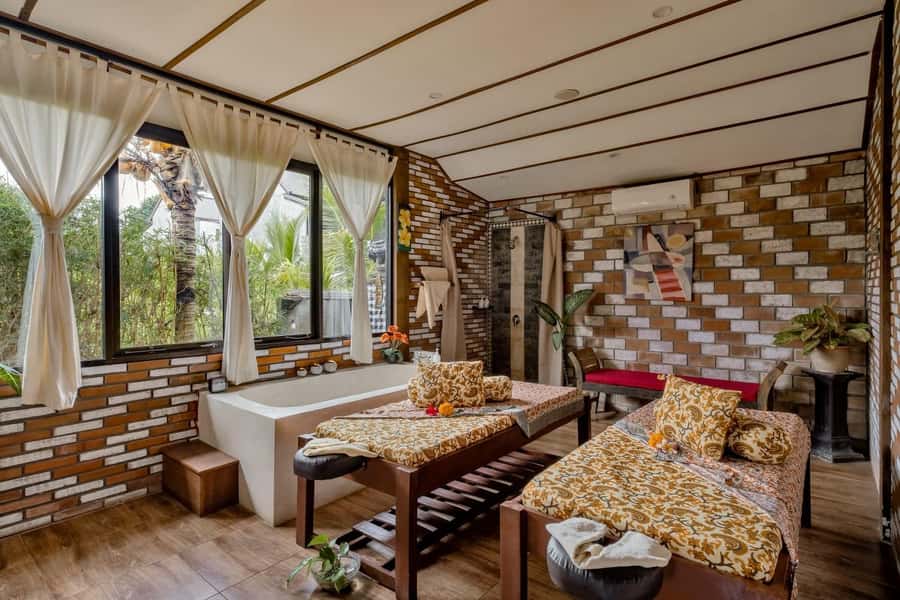 Ubud: Relaxing Spa Balinese Massage Package - The massage, flower bath, and tea