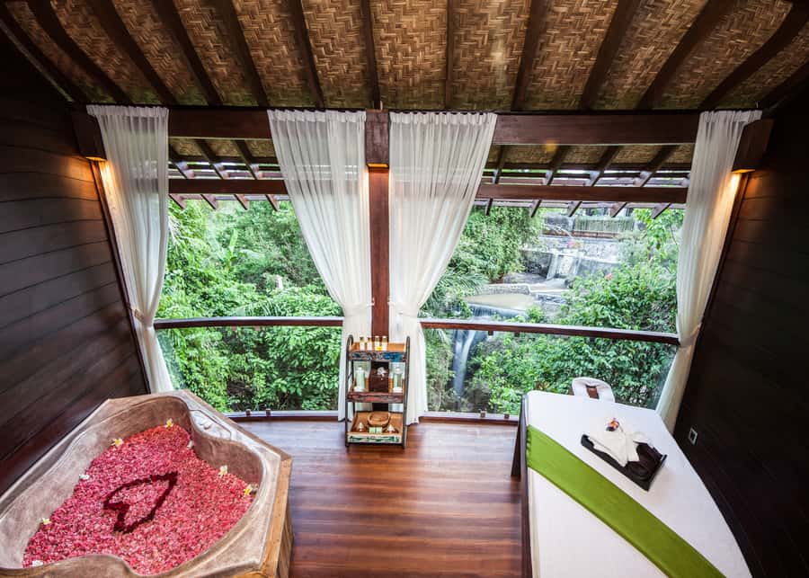Ubud: Riverside Spa Treatment near Bali Zoo - Privacy, bathing, and sauna details
