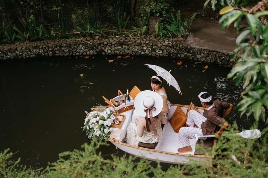 Ubud: Romantic Picnic on a Wooden Boat with Sparkling Wine - Should You Book the Dua Dari Boat Picnic?