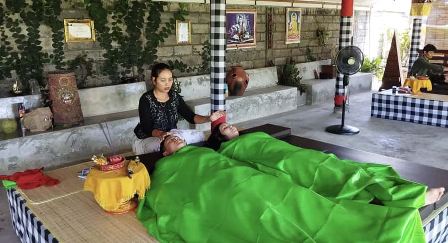 Ubud: Spiritual Cleansing, Palm Reading, & Trauma Healing - The holy-water cleansing ceremony