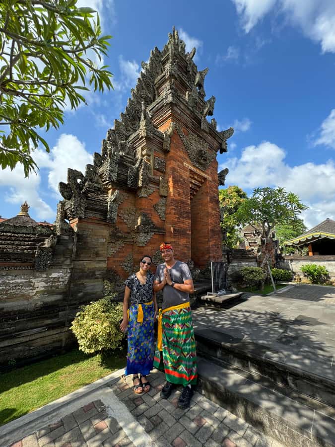 Ubud: Temple, Swing, Waterfall, Rice Terrace & Monkey Forest - Ubud’s royal setting and art market