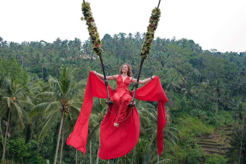 Ubud Tour With Photographer: Waterfalls, Swing & Rice Fields - Aloha Ubud Swing, the classic Bali portrait stop