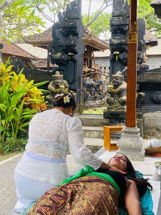 Ubud: Traditional Healing with White Lotus Blessing - Should you book Merta Mesari’s white lotus blessing?