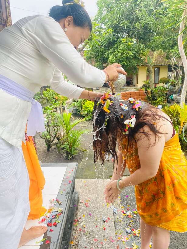 Ubud: Traditional Healing with White Lotus Blessing - Chakra balancing and personal energy work