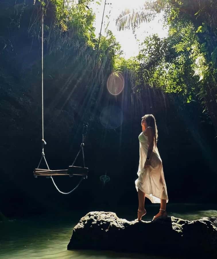 Ubud: Trekking Through Rivers & Forests to Three Waterfalls - Walking into Ubud’s river country