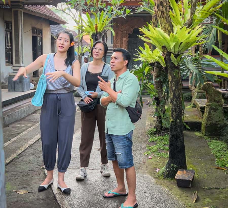 Ubud: Village Firefly Night Tour with Dinner - From central Ubud to a working village