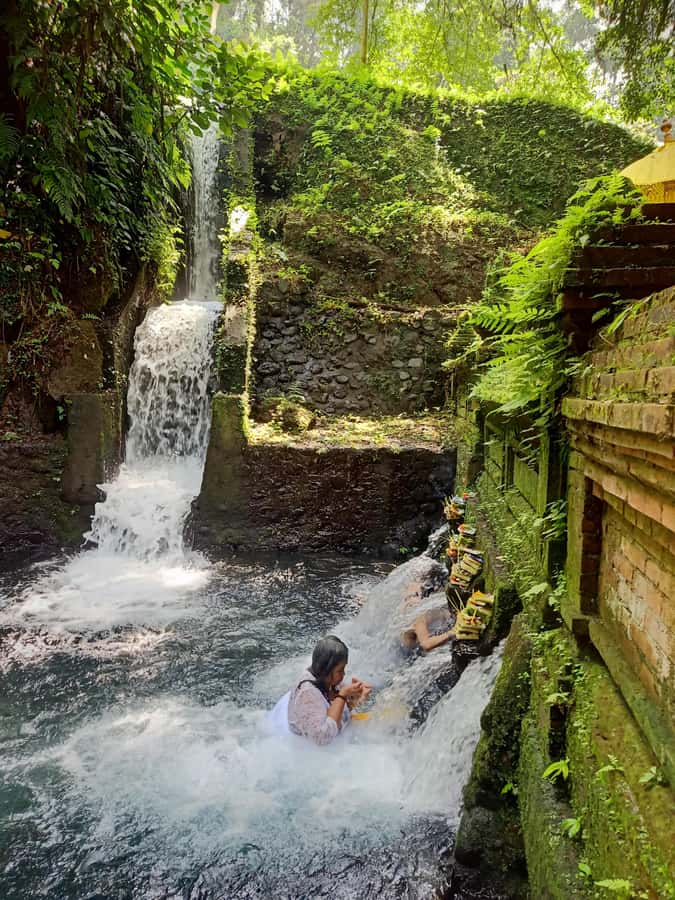 Ubud: Yoga Class, Spiritual Open Chakra and Temple Healing - Who should book this experience