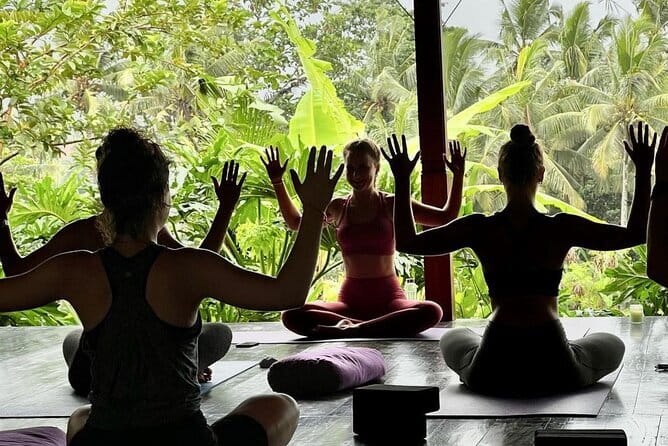 Ubud Yoga, Open Chakra Healing and Temple Spiritual Cleansing - Meeting a priest for mantra and chakra healing