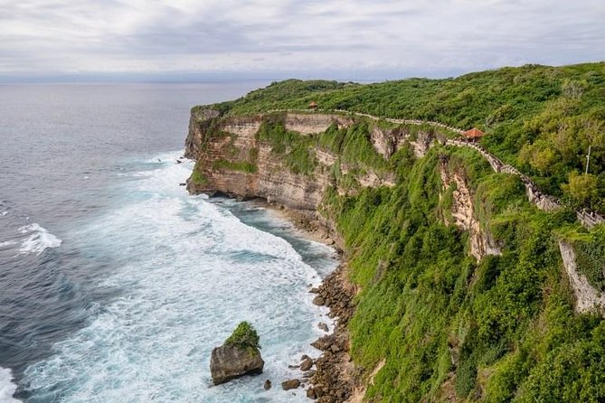 Uluwatu Sunset, Kecak Dance, and Dinner Jimbaran Beach - What to Expect During the One-Hour Performance