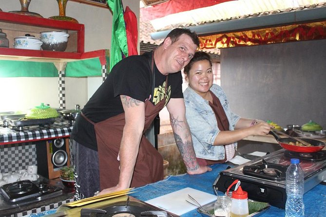 Vegetarian Ubud Cooking Class Bali - Starting at the traditional market