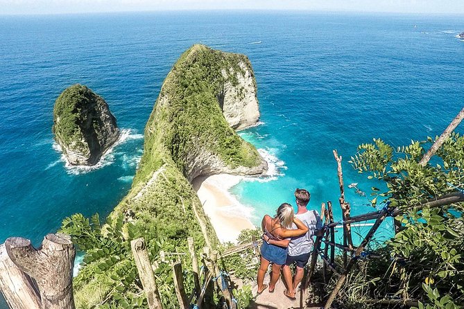 West Nusa Penida Island - Instagram Tour - Broken Beach and the natural rock arch